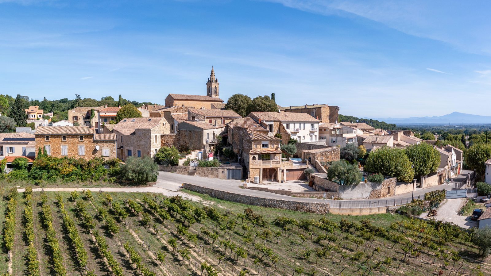 Vue du village de Gaujac, dans le Gard